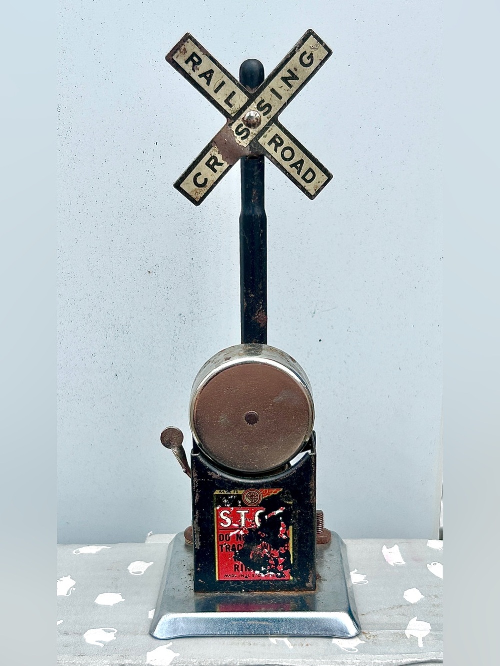 Post-War Tin Litho MARX O Scale RAILROAD CROSSING Gate Stop Sign Ringing Bell